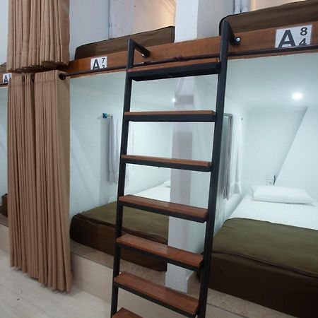 Lucky Hostel Batununggul Экстерьер фото