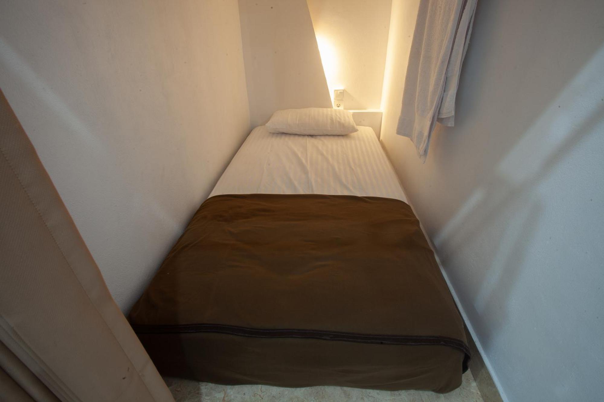 Lucky Hostel Batununggul Экстерьер фото