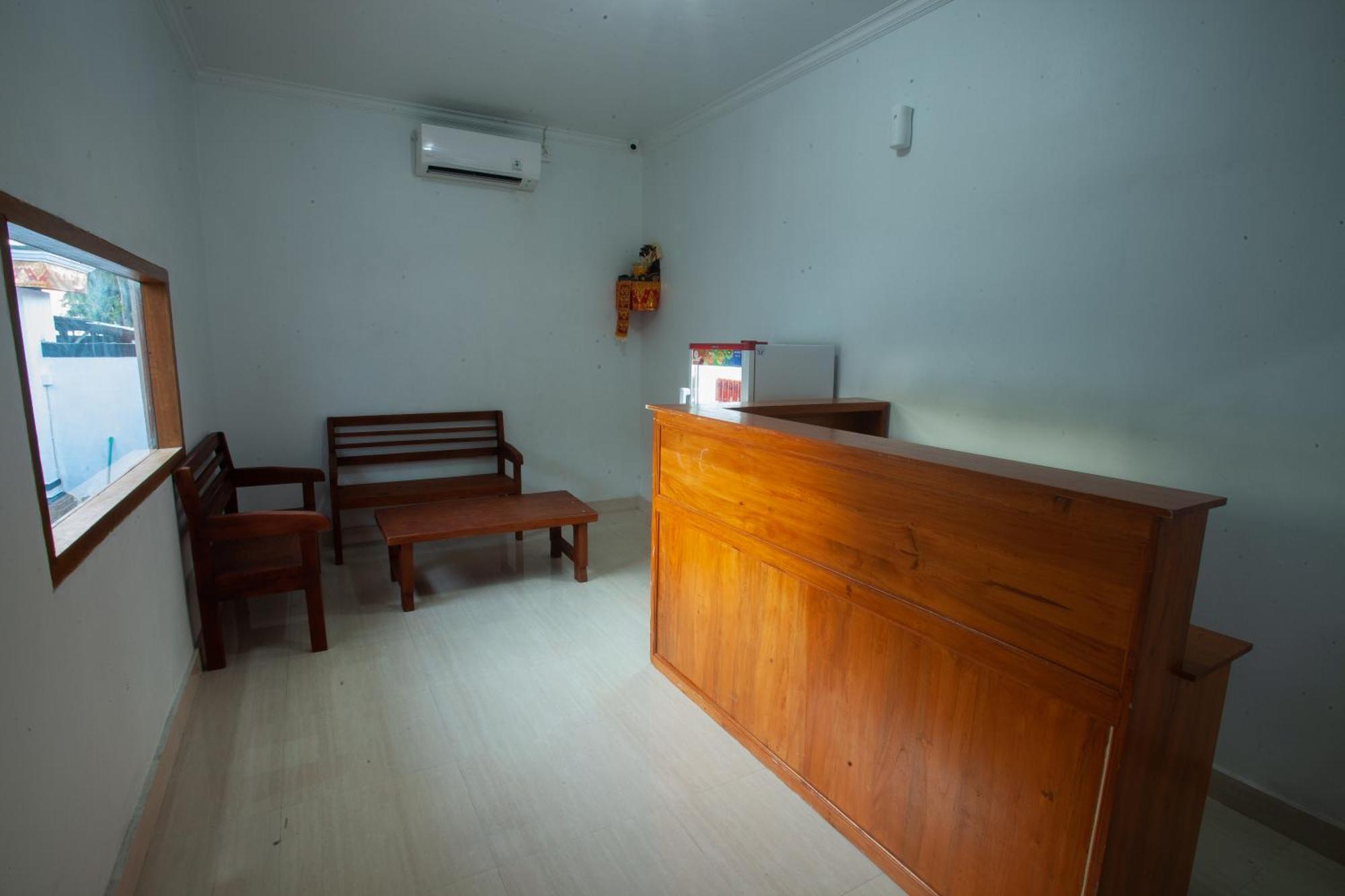Lucky Hostel Batununggul Экстерьер фото
