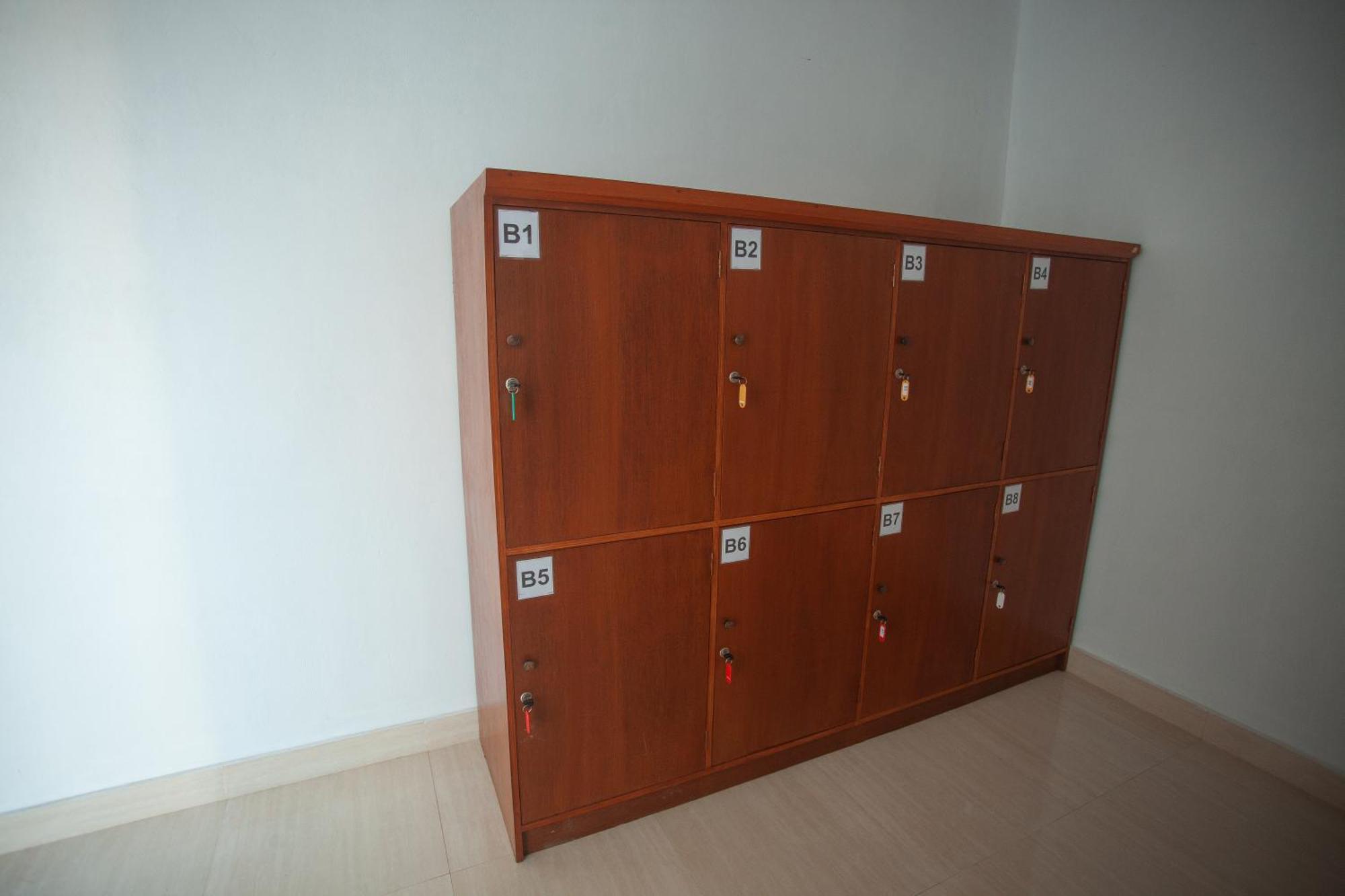 Lucky Hostel Batununggul Экстерьер фото